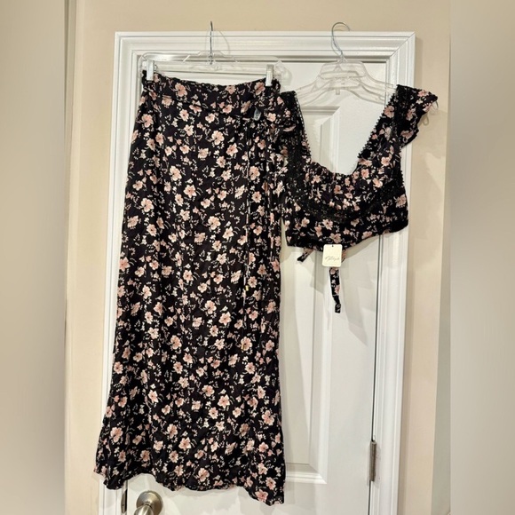 NWT $128 Free People Black Floral Bijou Smocked Crop Top & Skirt 2 pc Set 4 - Picture 5 of 9